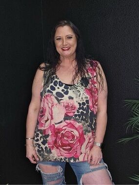 Sleeveless Floral Rose Print Tank Top in Pink and Cream - Unbranded